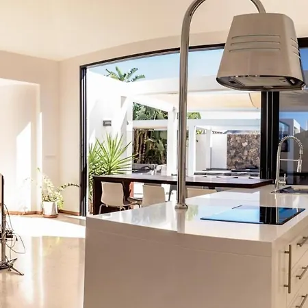 Casa Paloma With Heated Pool In El Roque Willa